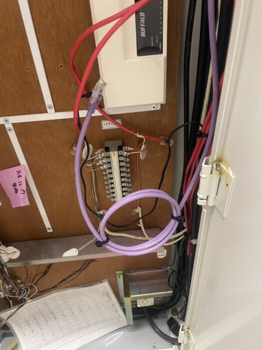 LAN配線工事の様子