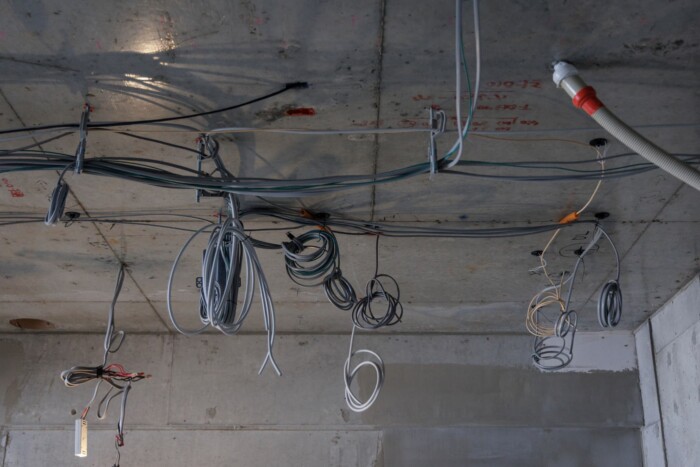 電気工事現場