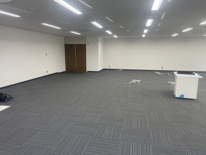 愛知県豊橋市 信用金庫 研修室 LED照明 交換 OAフロア 施工後